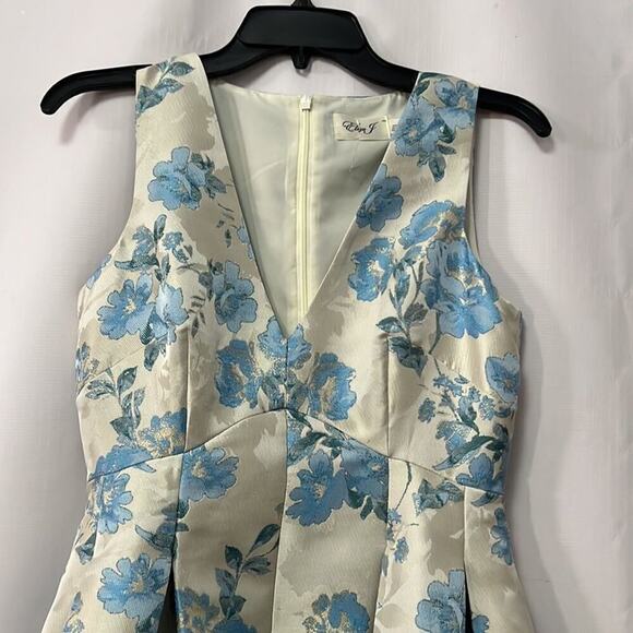 NWOT ELIZA J METALLIC FLORAL JACQUARD PARTY PROM DRESS SIZE 4 - Picture 5 of 9